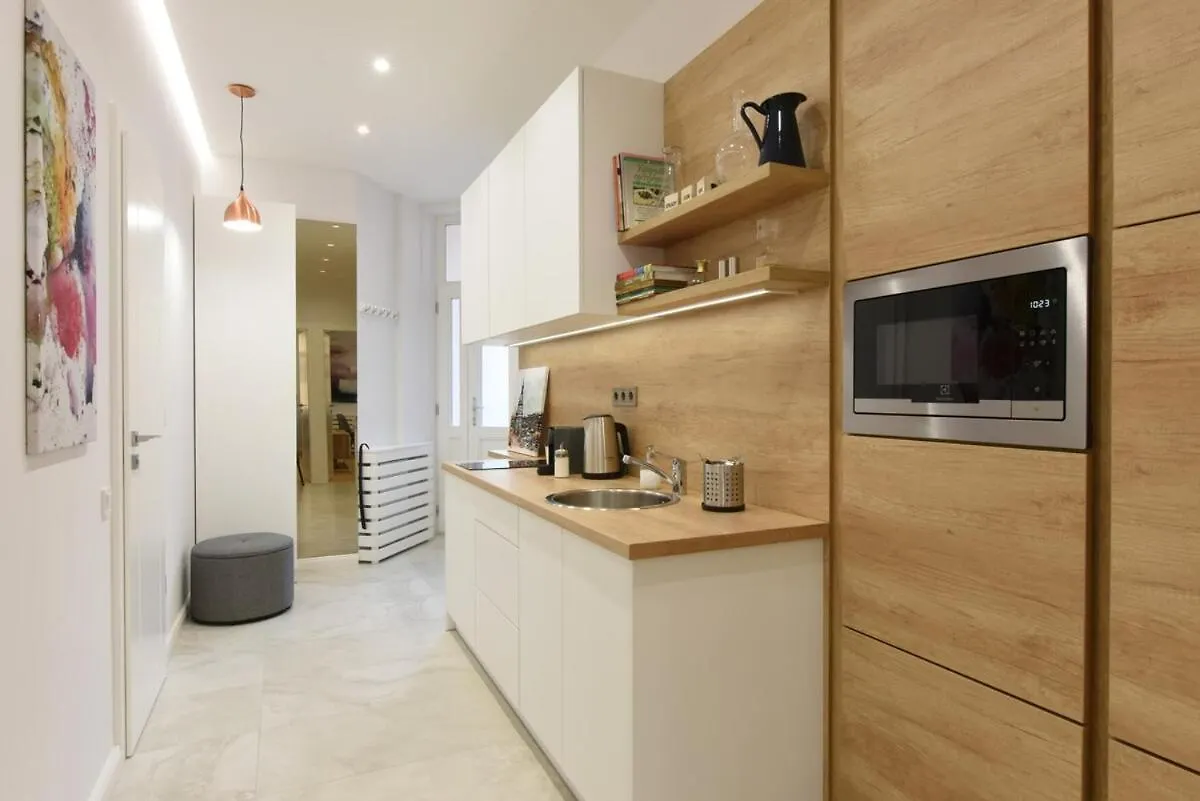 Διαμέρισμα Stylish Comfy Suite W Balcony In Downtown Βουδαπέστη