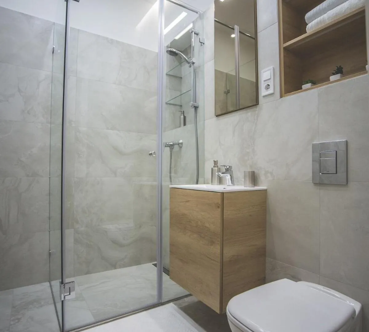 Stylish Comfy Suite W Balcony In Downtown Βουδαπέστη